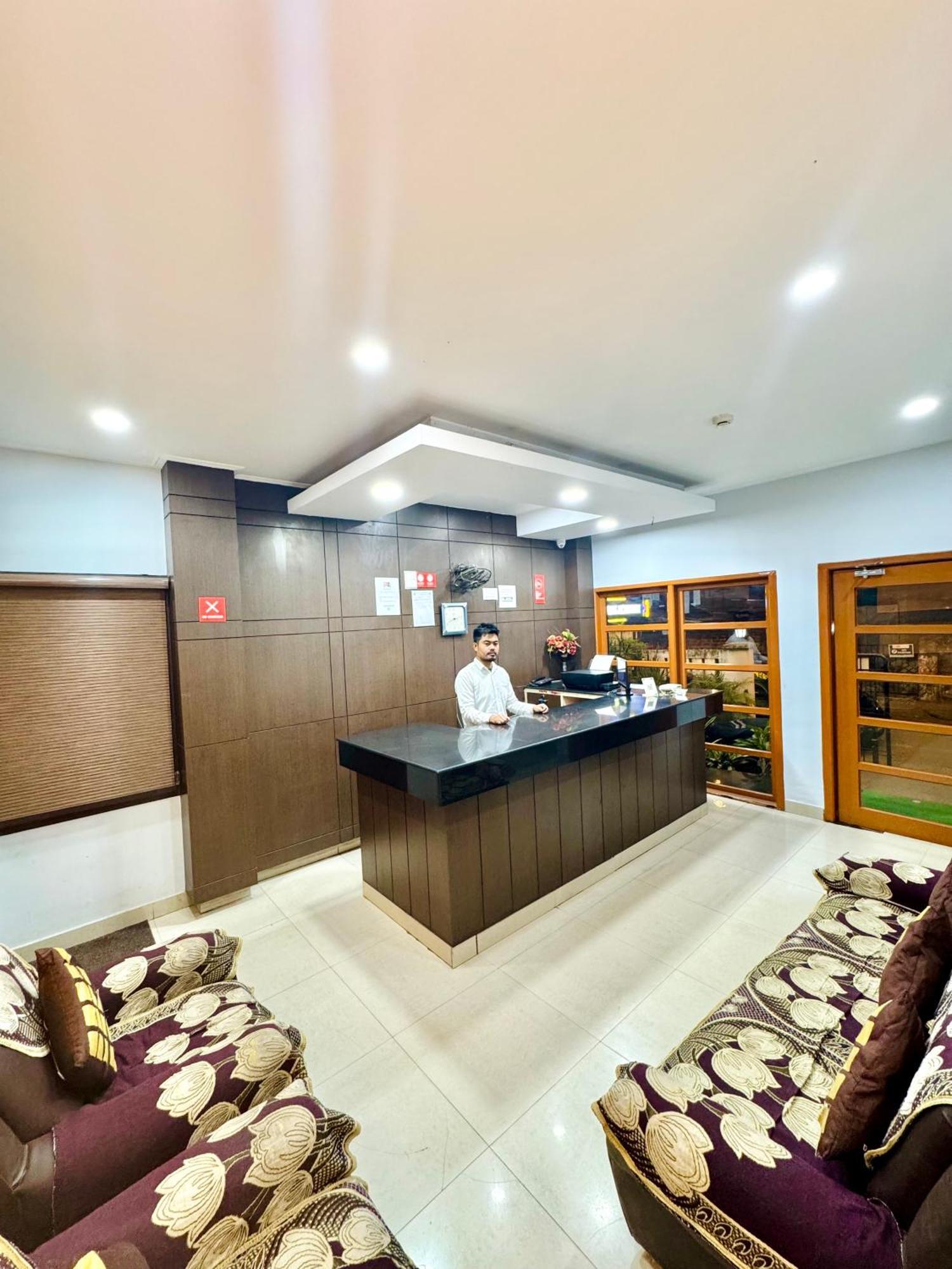 Hotel B K R Guwahati Ngoại thất bức ảnh